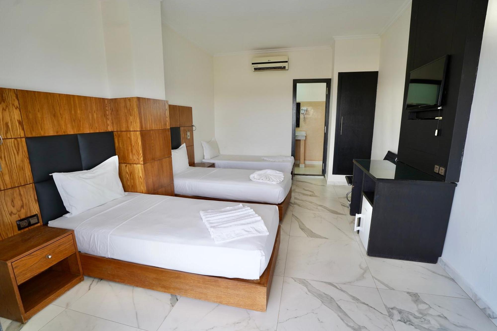 Ourika Camp Suites Hotel & Resort El Harkat 外观 照片