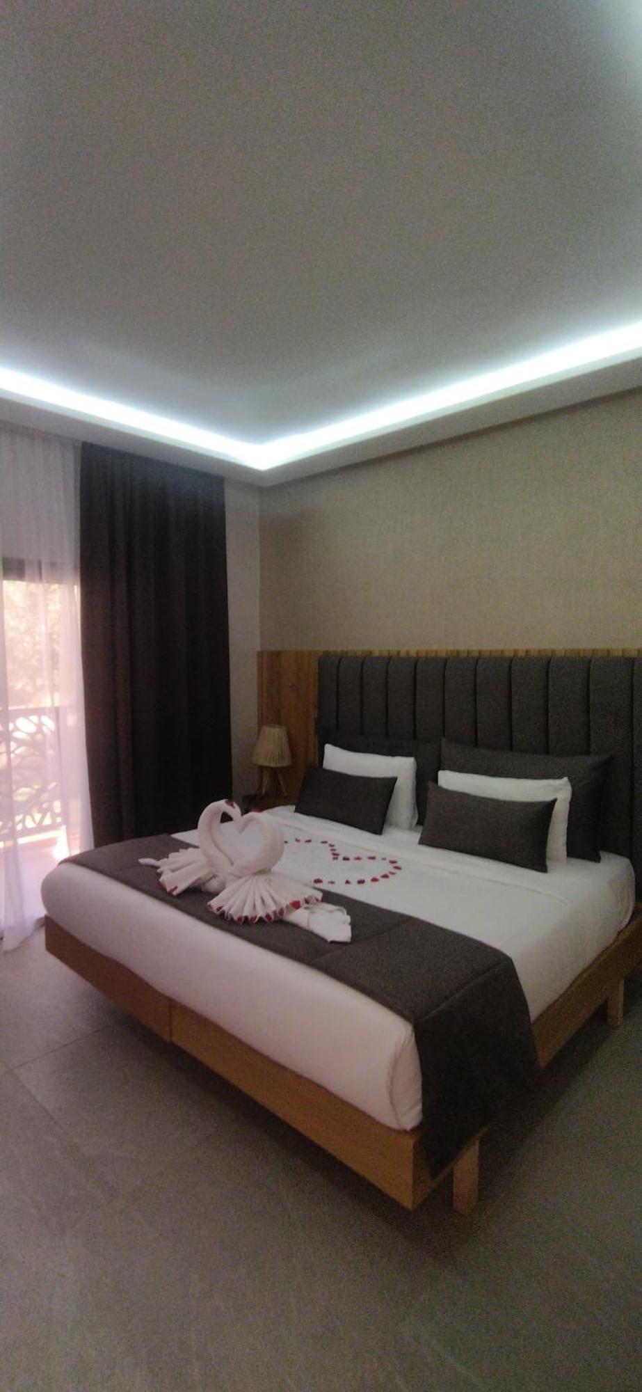 Ourika Camp Suites Hotel & Resort El Harkat 外观 照片